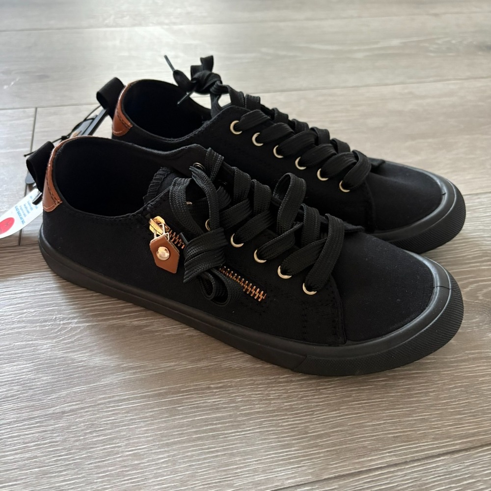 NWT Taxi Womens Black Canvas Zipper Low Top Lace Up Sneaker Shoes Size 8.5 - Picture 3 of 14